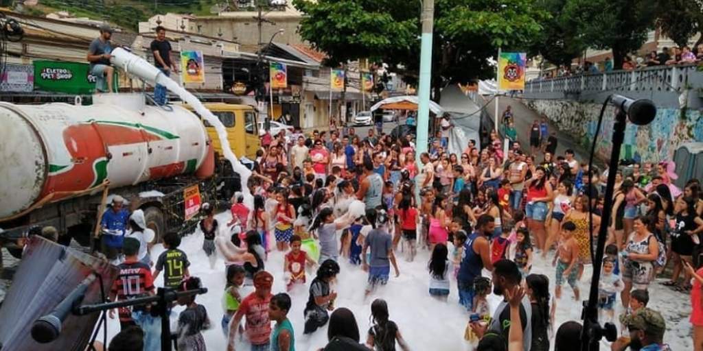 Folia toma conta da rua Nilo Peçanha, uma das principais de Bom Jardim, em 2020