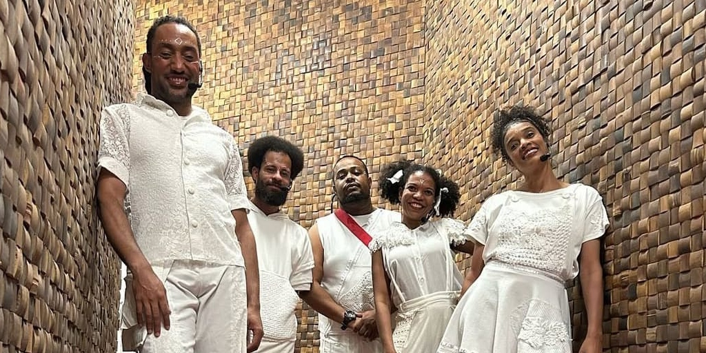 O espetáculo 'Ilu Okan: O Que Minha Vó Contou' acontece no Sesc de Nova Friburgo neste domingo