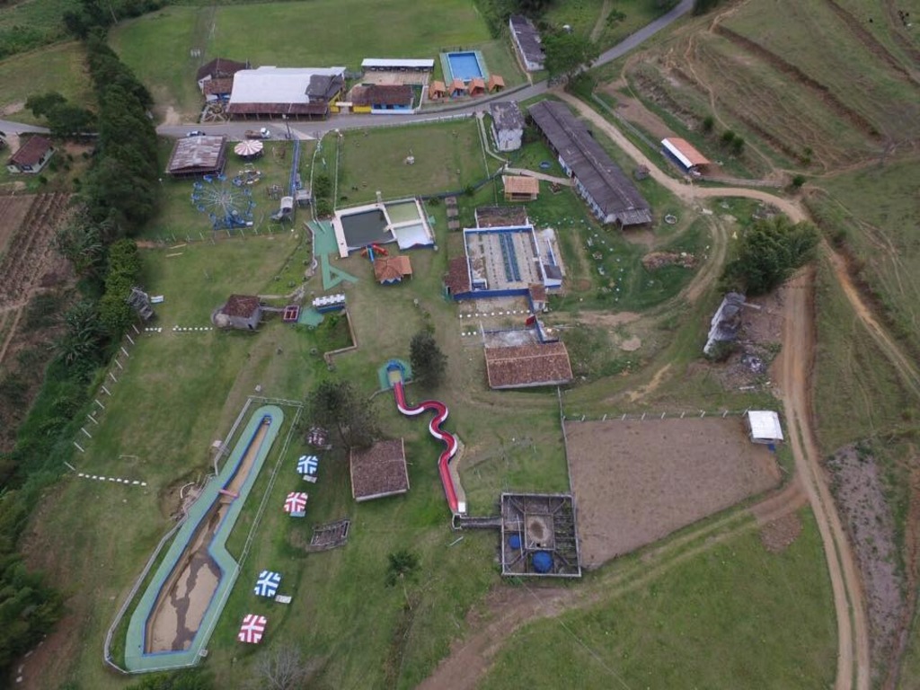 Vista aérea de parte da estrutura da Fazenda Jorge Tardin, em Bom Jardim