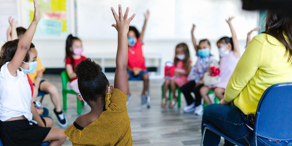 Diferentes protocolos foram criados para conter a Covid-19 nas escolas  