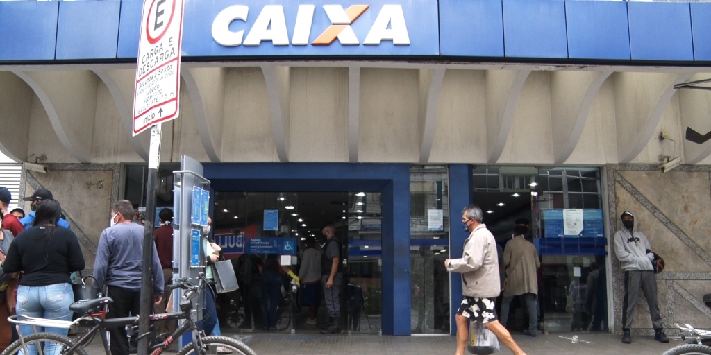 Caixa inicia pagamento do auxílio emergencial “trezentão”; confira o calendário completo