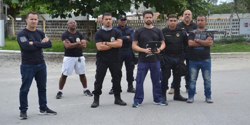 Agentes da guarda de Arraial do Cabo são capacitados para pilotar drone 