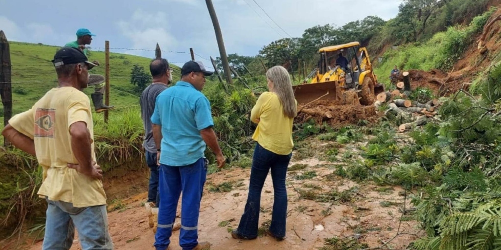 Prefeita de Macuco visita locais afetados com equipes