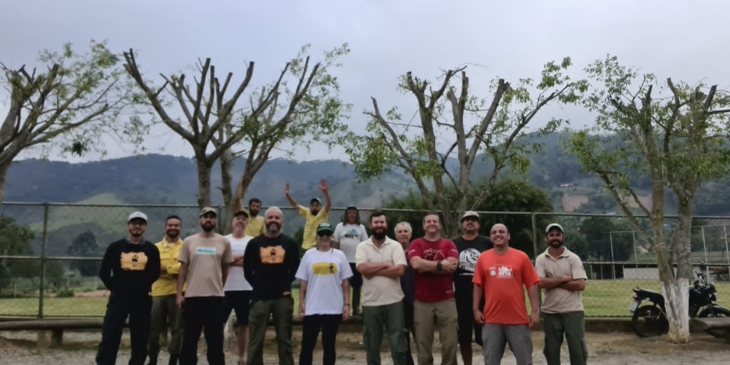 Grupo que colocou sinalização em trilhas da Região Serrana contou com voluntários, integrantes do Parnaso e superintendentes do Inea