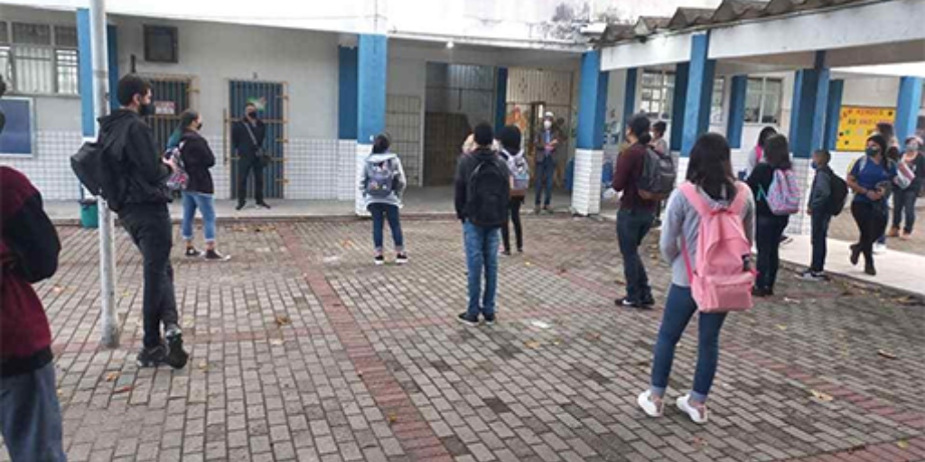 Cabo Frio adere ao programa do governo federal que prevê R$ 200 mensais para estudantes