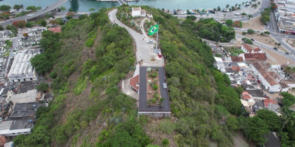 Obras de revitalização no Morro da Guia, em Cabo Frio, serão entregues nesta sexta-feira