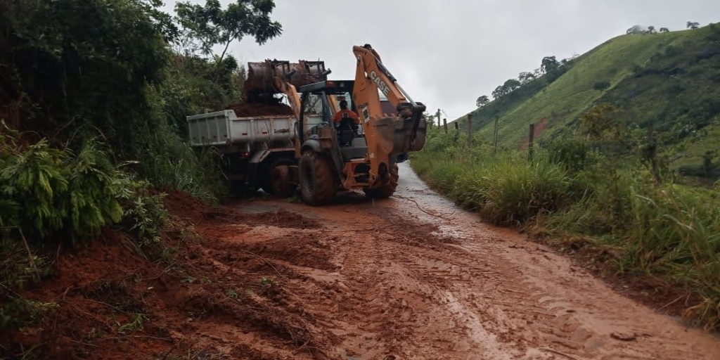 Temporais também causam problemas nas cidades de Carmo e Cachoeiras de Macacu