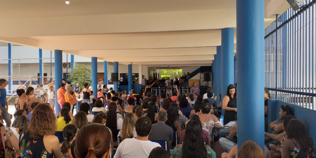 Professores de Cachoeiras de Macacu seguem em greve por tempo indeterminado