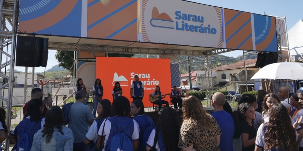 Sarau Literário leva dança, teatro e poesia de estudantes à praça do Suspiro, em Nova Friburgo, nesta quinta, 26