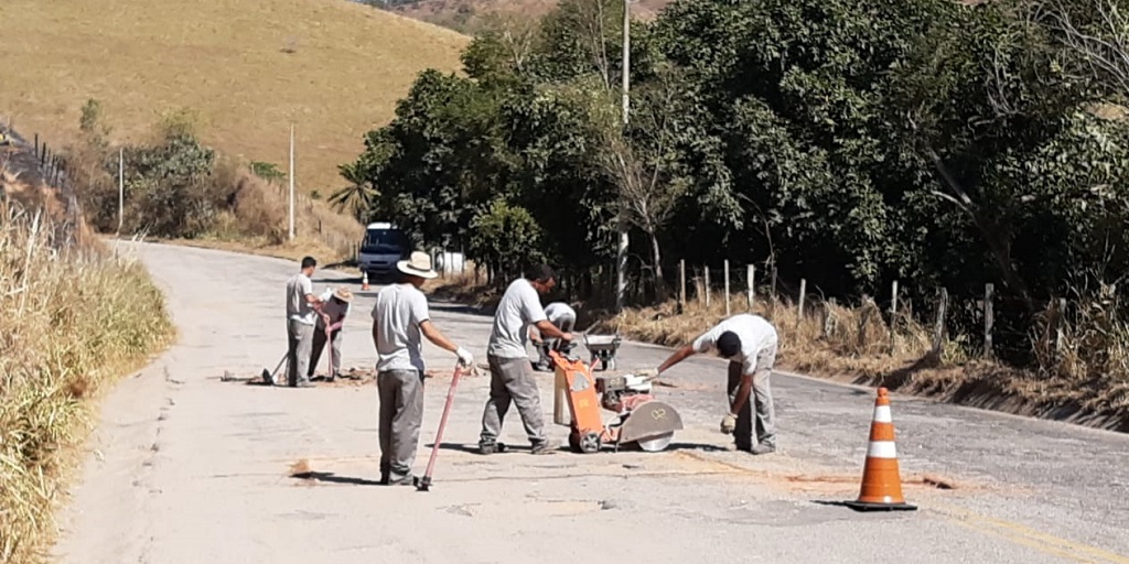 DER realiza obras para colocação de novo asfalto na RJ-160, entre Carmo e Cantagalo