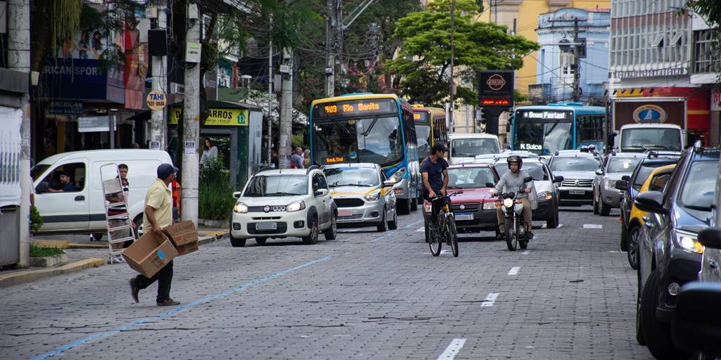 Novo capítulo da novela: Justiça do Rio decide que motoristas devem pagar taxa do Detran 