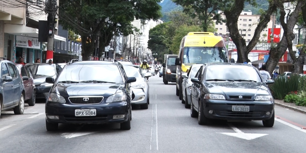 Teresópolis: Veículos mal estacionados atrapalham trânsito e transporte  coletivo - O Diário de Teresópolis