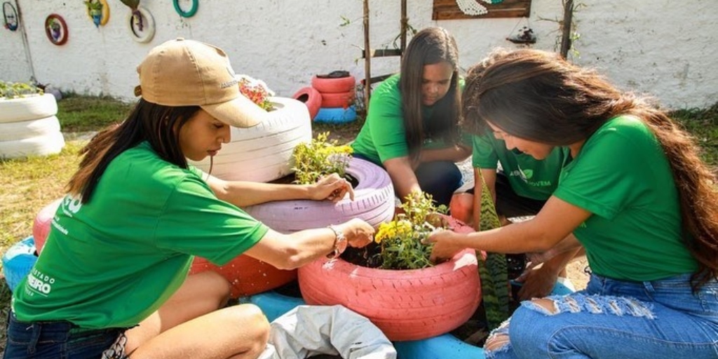 Programa remunerado de educação ambiental para jovens tem vagas abertas em cidades do interior