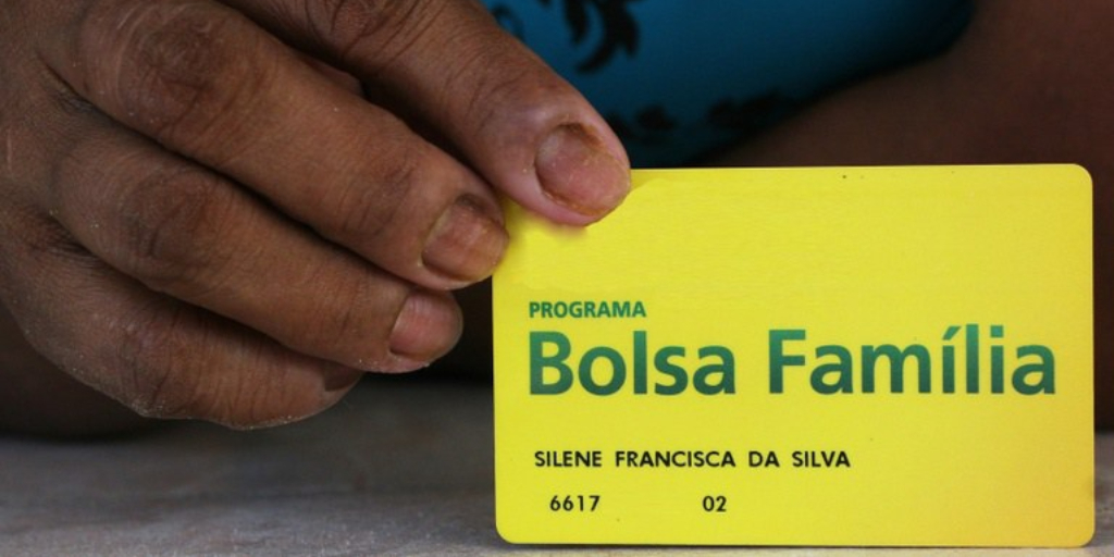 Beneficiários do Bolsa Família são convocados para pegar cartão alimentação em Teresópolis