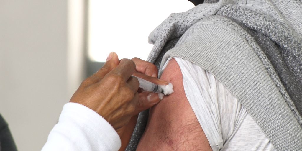 Friburgo avança na vacinação contra Covid, Teresópolis aplica só a segunda dose
