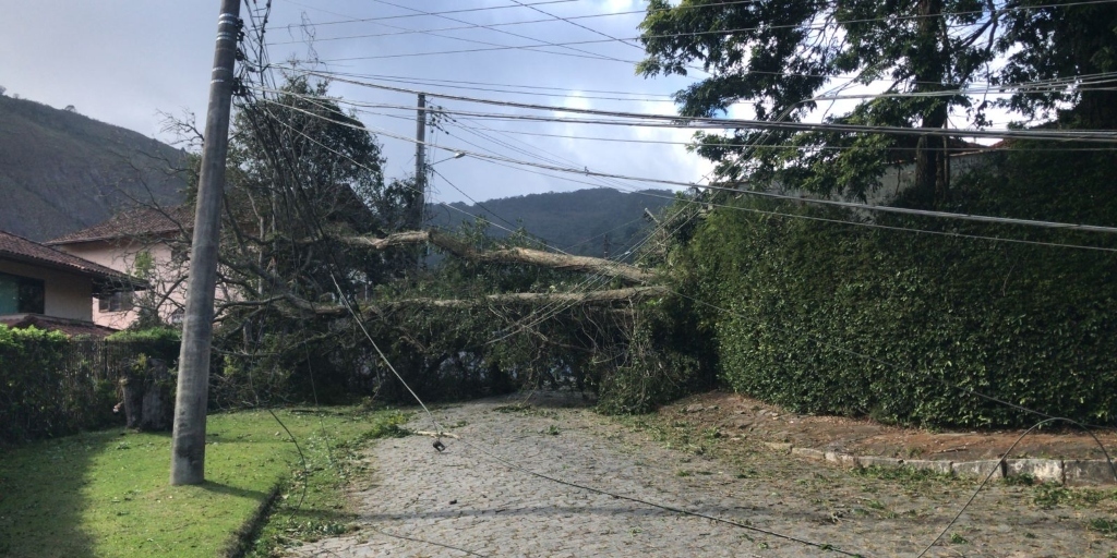 Rua Fleming ficou totalmente interditada