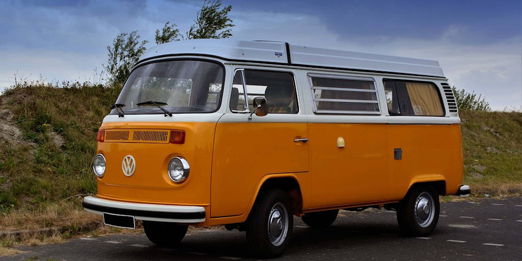 Mantendo a tradição: há 62 anos, a primeira Kombi brasileira saía às ruas