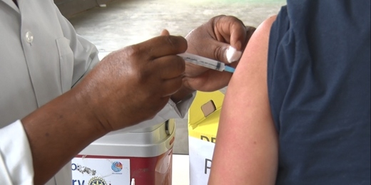 Confira o balanço da vacinação contra Covid em cidades das regiões Serrana e dos Lagos