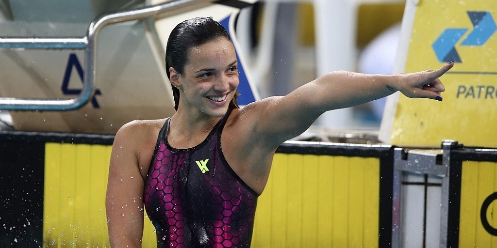 Jhennifer conquista medalha de ouro na etapa de Doha da Copa do Mundo de natação 