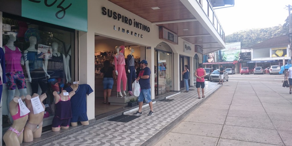 Friburgo: polo de moda íntima da Ponte da Saudade tem pouco movimento nesta segunda