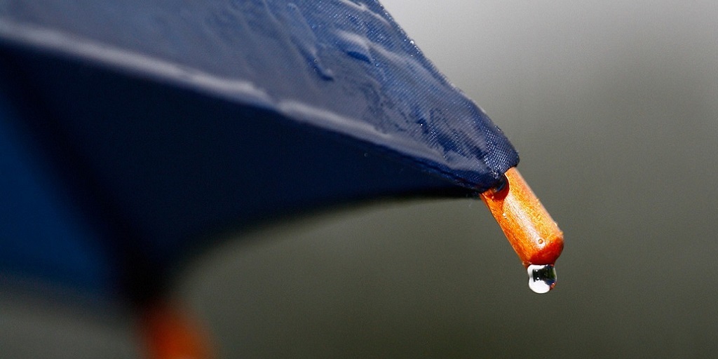 Guarda-chuvas podem ser tornar verdadeiras armas nas calçadas de Nova Friburgo