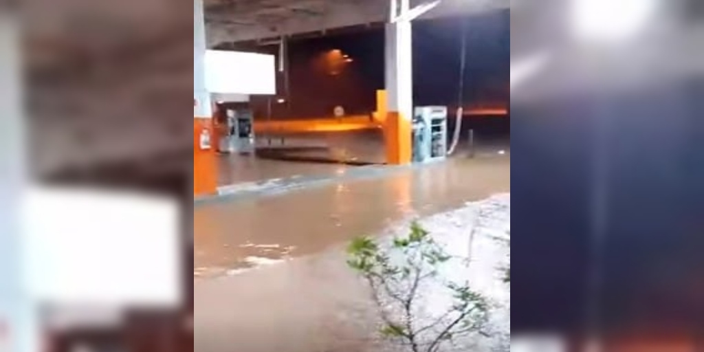 Posto de gasolina em Mury totalmente alagado 