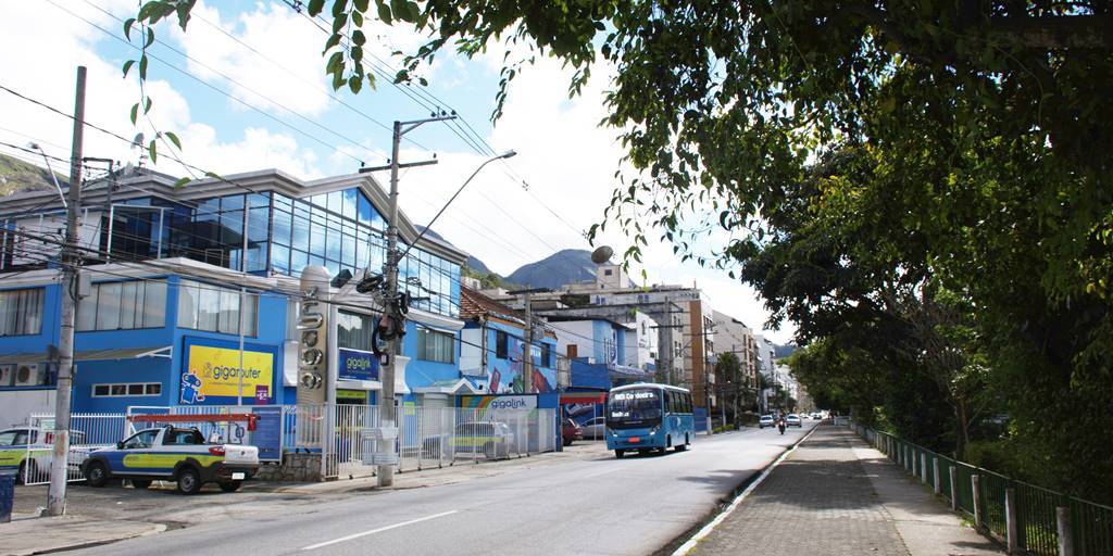 A Avenida Galdino do Valle também reúne praticantes de caminhada durante todo o dia