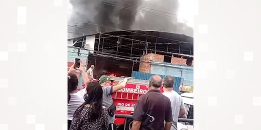 Incêndio atinge barracão da escola de samba Alunos do Samba, em Nova Friburgo; veja vídeo