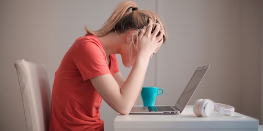 Ômicron, alta da gasolina, desemprego: como fazer um detox mental nos dias de hoje?