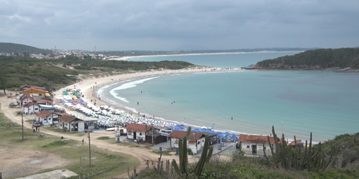 Praia das Conchas, em Cabo Frio, vai ficar interditada nesta segunda e terça para demolição de quiosques