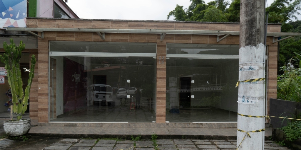 Loja que havia sido inicialmente interditada pela Defesa Civil teve o papel da vistoria retirado 