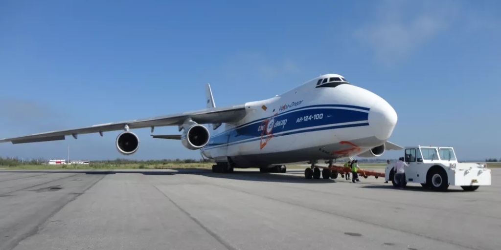 Segundo maior avião de carga civil do mundo já aterrissou no Aeroporto Internacional de Cabo Frio
