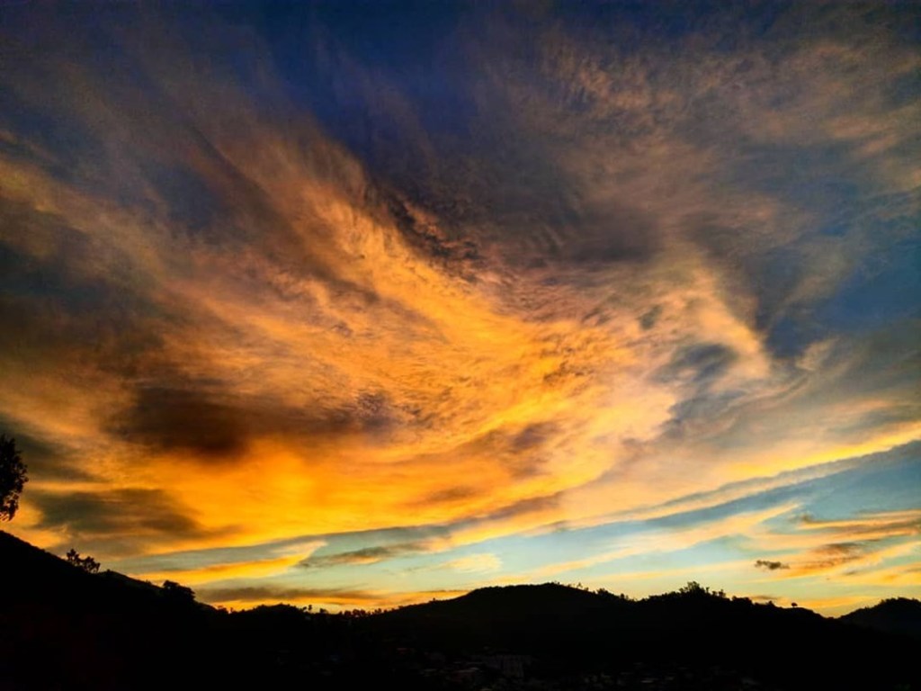 Céu de outuno capturado por Carlos Mafort em junho deste ano