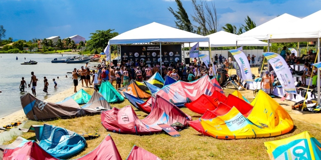 Água tranquila da Laguna de Araruama é cenário ideal para o esporte