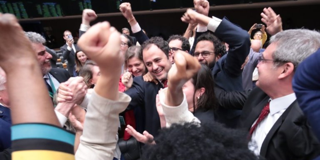 Glauber Braga comemora a não cassação do mandato