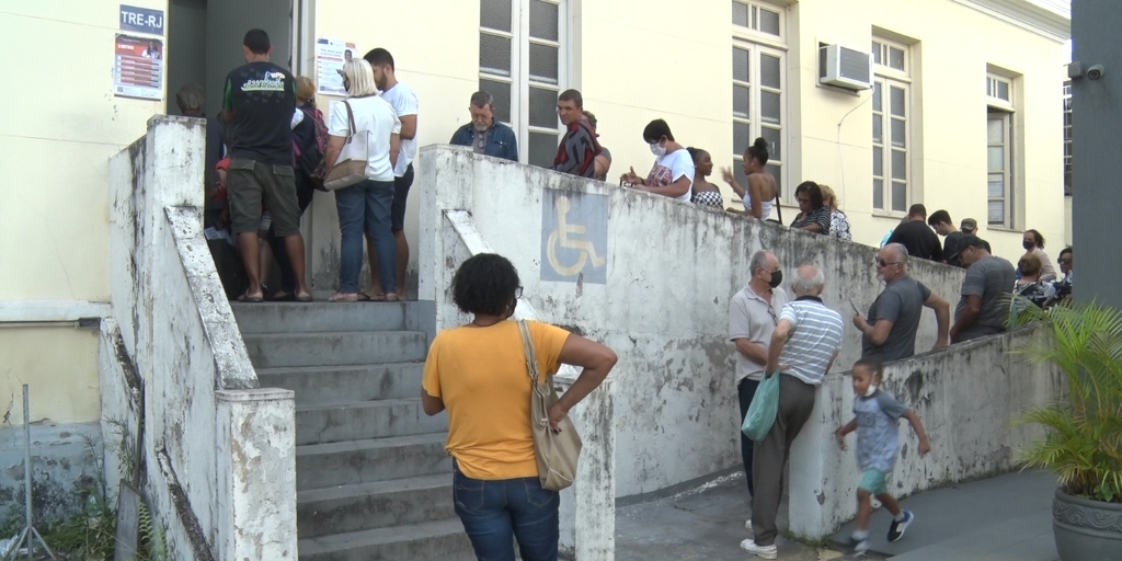 Movimentação é grande nos cartórios do interior neste último dia para regularização do título