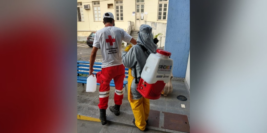 Voluntários da Cruz Vermelha fizeram a higienização do local 