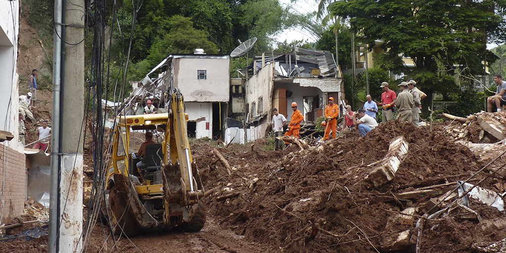 O trabalho de busca pelos desaparecidos, através das equipes de Defesa Civil e Bombeiros, foi incansável 