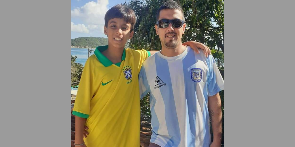 Uma paixão de pai e filho: o futebol! Jorge e Martin são frutos dessa união entre os países 
