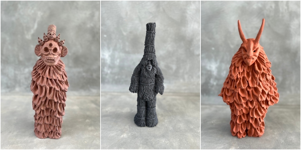 Três esculturas em argila se articulam como desdobramentos do mesmo universo simbólico de exposição