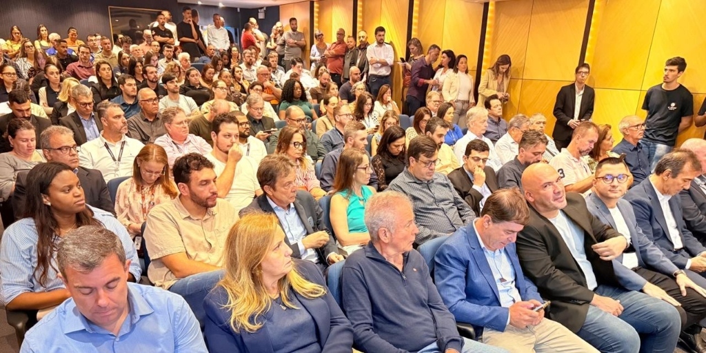 Evento de lançamento do decreto ocorreu na Câmara de Dirigentes Lojistas de Nova Friburgo (CDL)