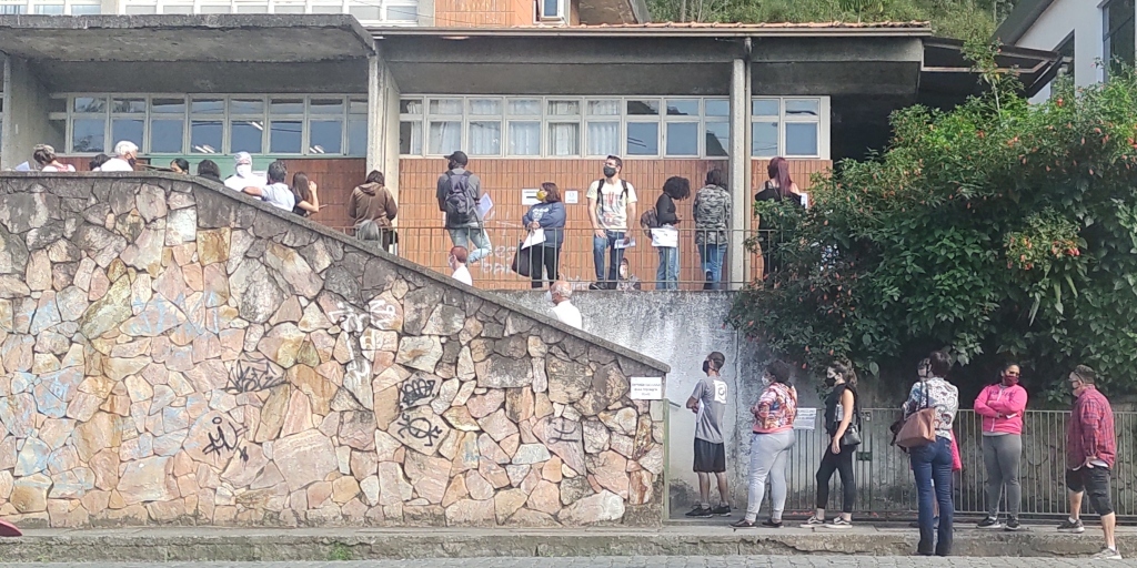Casos de Covid avançam, mas horário no centro de testagem reduz em Nova Friburgo