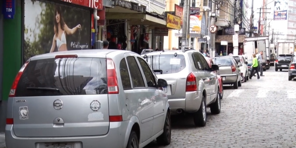 Detran suspende agendamento para veículos com licenciamento atrasado 