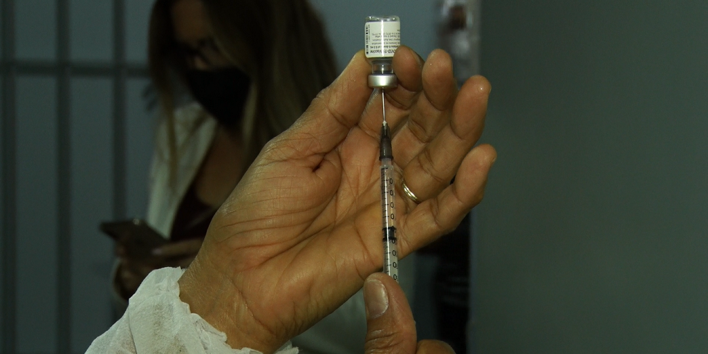 Vacinação contra Covid-19 segue normalmente nesta semana em Araruama e Cabo Frio 