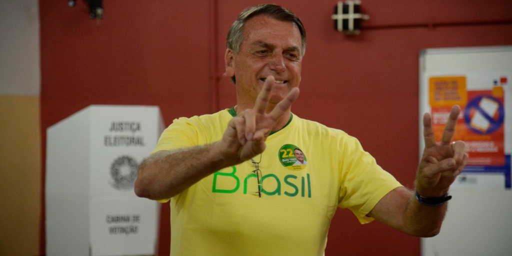 Bolsonaro vota na zona Oeste do Rio de Janeiro 