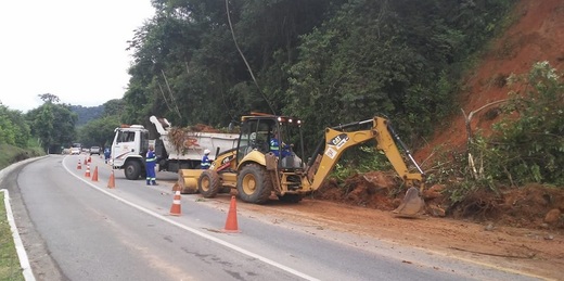 Agetransp define que DER é responsável por recuperar trecho de deslizamento na RJ 116