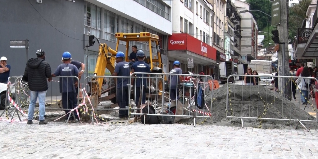 Rua Monte Líbano está interditada