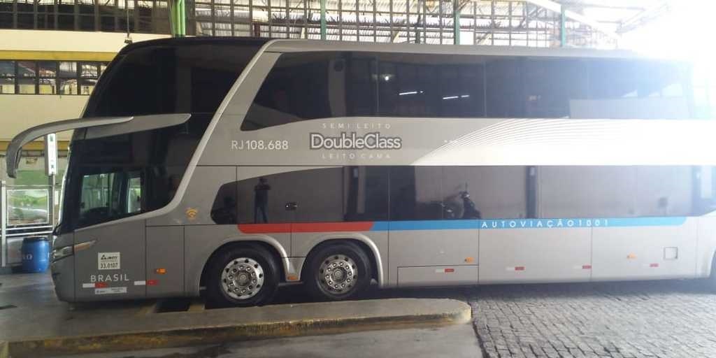 Ônibus da linha Nova Friburgo x São Paulo estacionado no terminal na manhã desta terça-feira, 17
