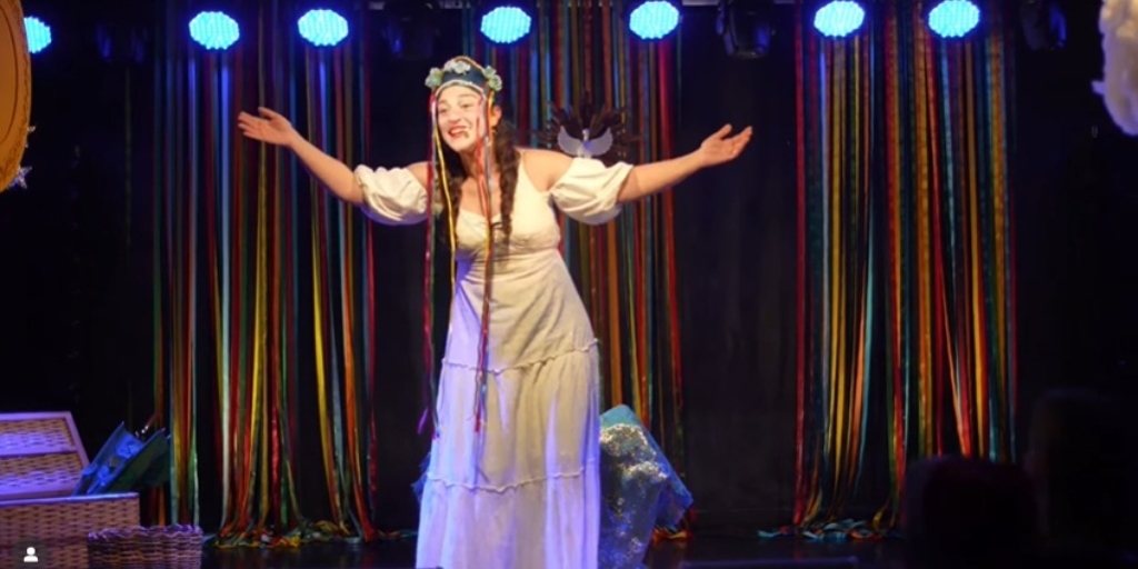 Atriz e compositora Tuine apresenta neste sábado, 20, a peça infantil 'Louvado Seja'