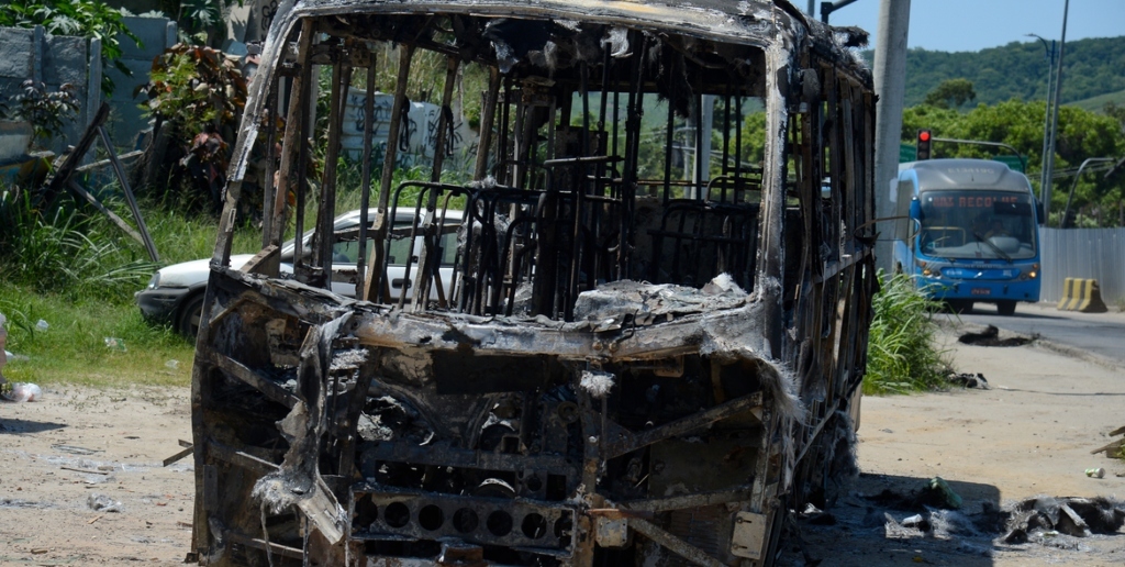 Ônibus foram incendiados no Rio após morte de miliciano 